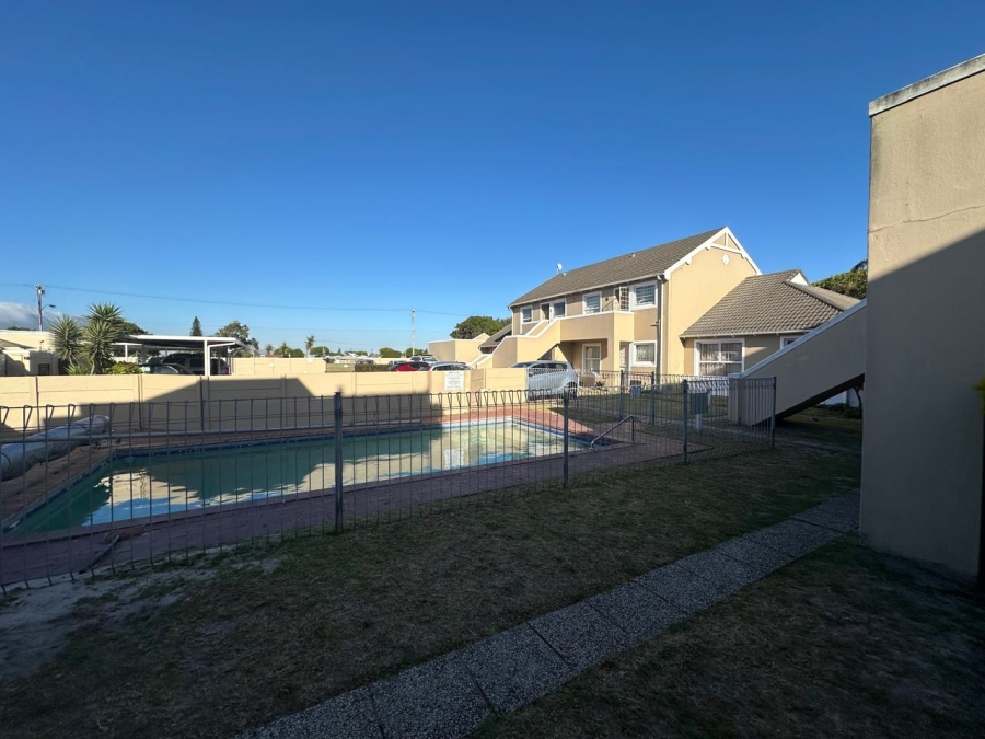  Bedroom Property for Sale in Goodwood Central Western Cape